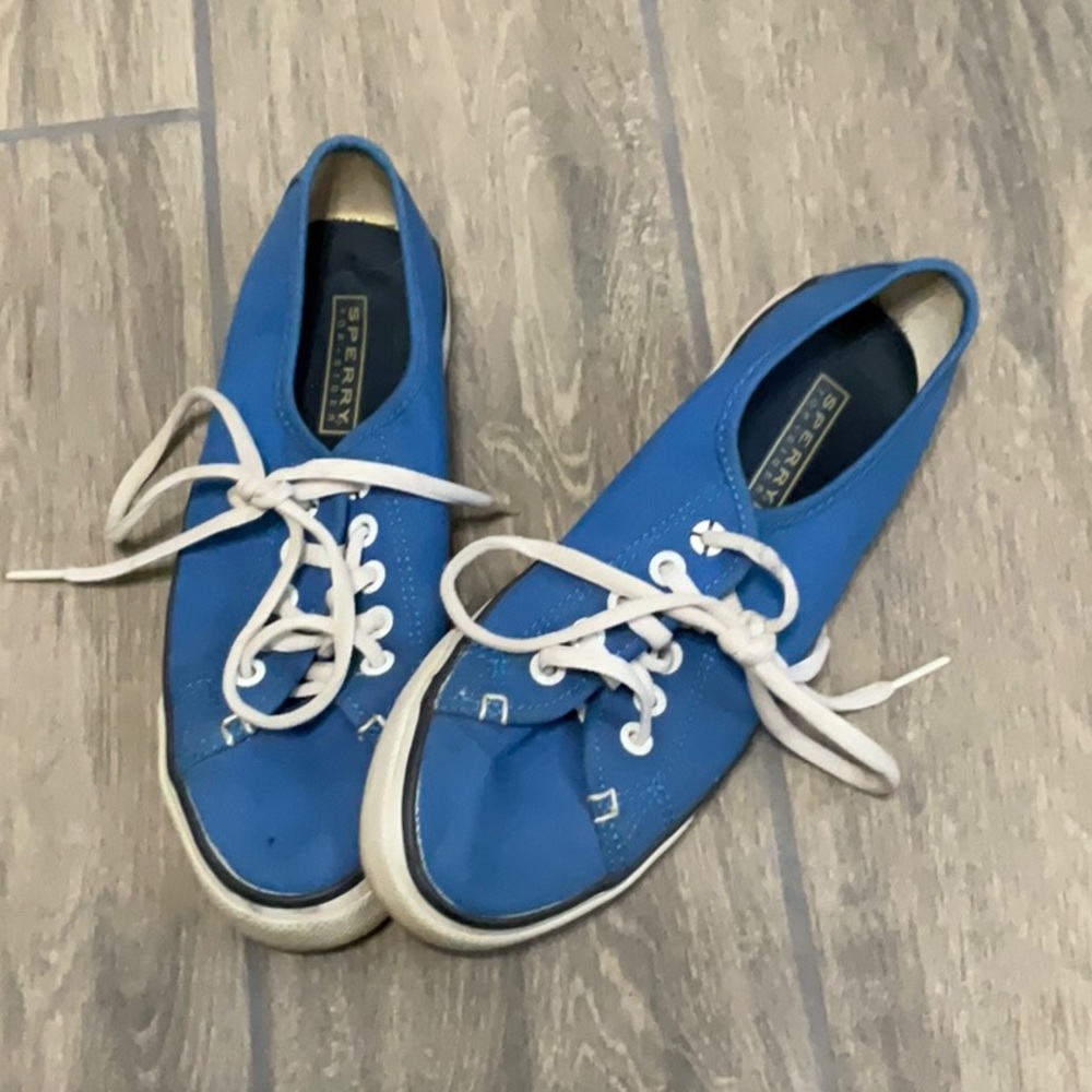 HP🎉🏁Sperry size 6, blue, canvas boat shoe. White laces.